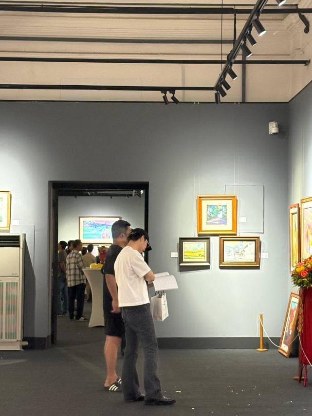A welcoming space where artists and visitors connect